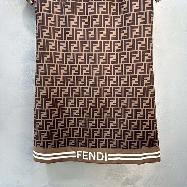 おすすめフェンディ オールオーバーロゴTシャツ コピー2色 feq85988